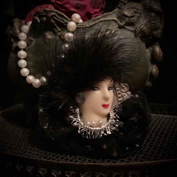 Vintage Fancy Lady Brooch - Picture 1 of 12